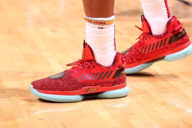 奥尼尔现场观看中国女篮比赛 与老友姚明重逢