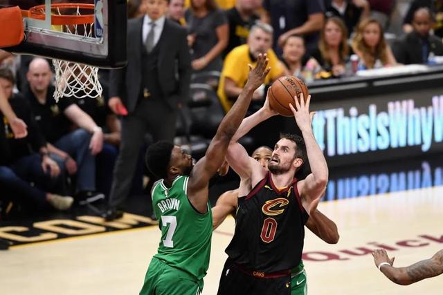 比尔25分太阳力克76人止4连败 活塞险胜开拓者